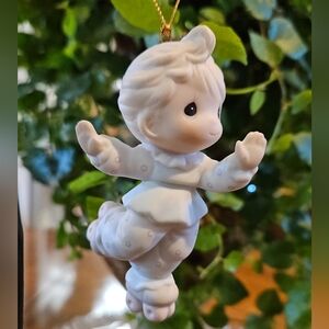 Enesco Precious Moments Christmas Ornament Figurine "Glide Through The Holidays"
